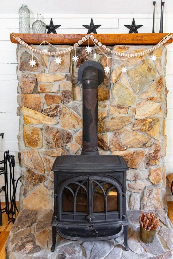 Villa Hot Tub Charming & Chic Mountain Gem On Sleepy Creek à Berkeley Springs Extérieur photo
